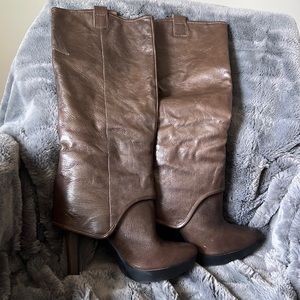 Nine West leather heeled boots. Size 9 brown/gray color.